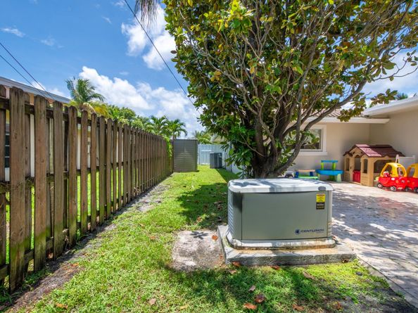 2800 NE 21st Ave, Lighthouse Point FL 33064