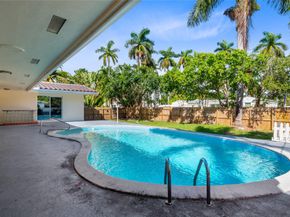 1255 Hollywood Blvd, Hollywood FL 33019
