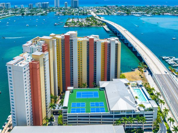 2650 Lake Shore Drive 1705, Riviera Beach FL 33404