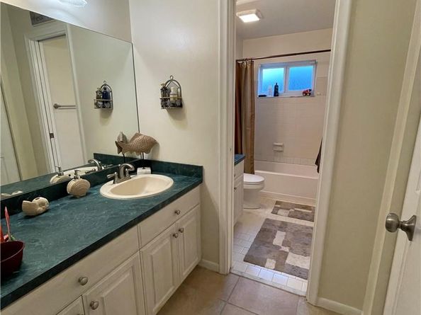 8581 SW 27th Pl, Davie FL 33328