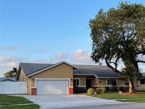 8581 SW 27th Pl, Davie FL 33328