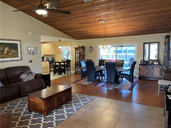 8581 SW 27th Pl, Davie FL 33328
