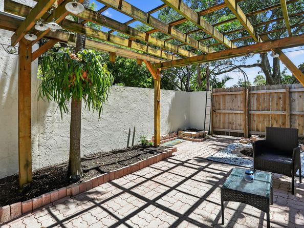 3072 S Oakland Forest Drive 406, Oakland Park FL 33309