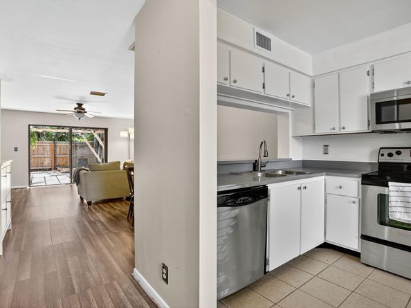 3072 S Oakland Forest Drive 406, Oakland Park FL 33309