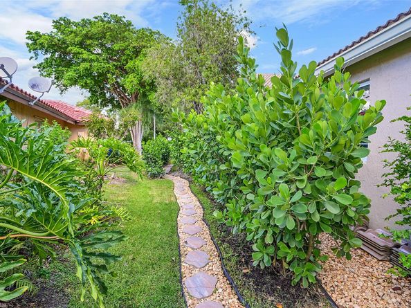 4910 NW 104th Ave, Coral Springs FL 33076