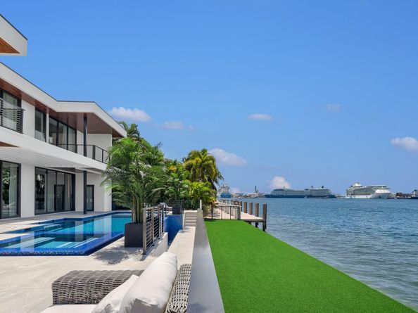 1957 SE 21 Avenue, Fort Lauderdale FL 33316