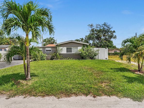 6661 Meade St, Hollywood FL 33024