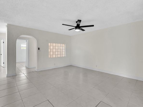 6661 Meade St, Hollywood FL 33024
