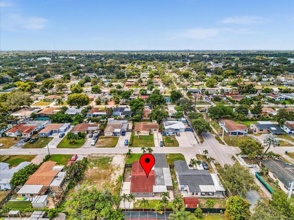 6661 Meade St, Hollywood FL 33024