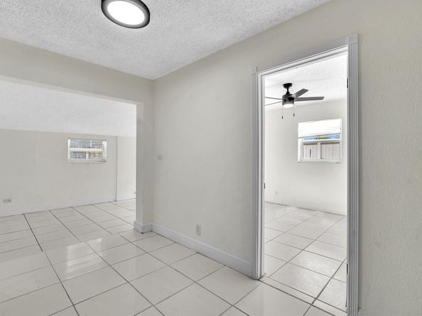 6661 Meade St, Hollywood FL 33024