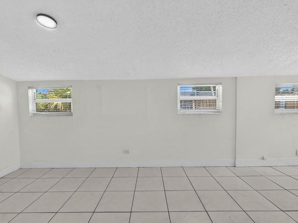 6661 Meade St, Hollywood FL 33024