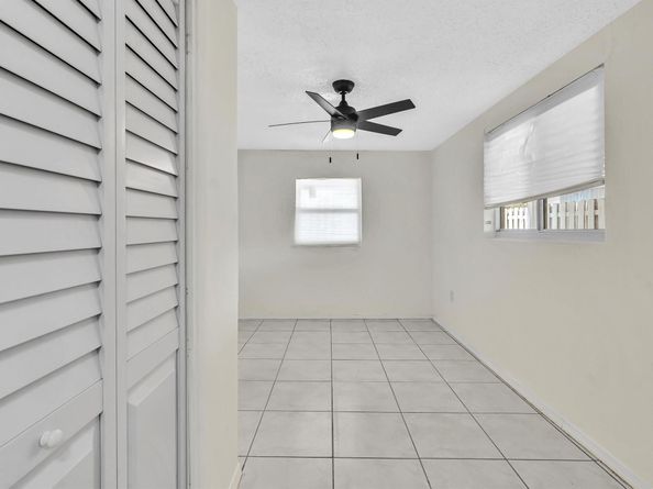 6661 Meade St, Hollywood FL 33024
