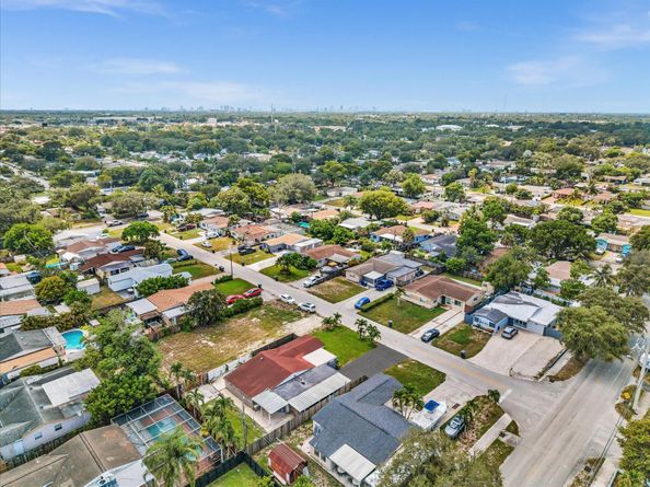 6661 Meade St, Hollywood FL 33024