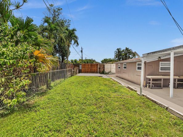 6661 Meade St, Hollywood FL 33024