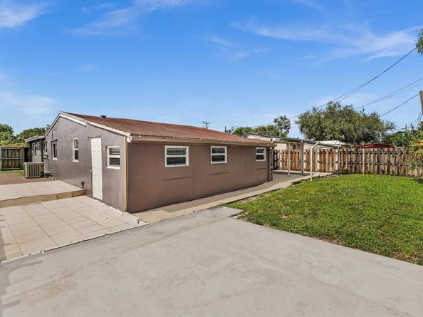 6661 Meade St, Hollywood FL 33024