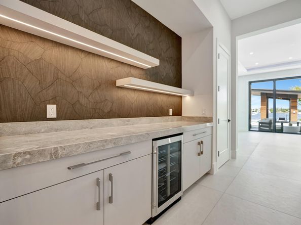 416 S Lake Drive, Lantana FL 33462