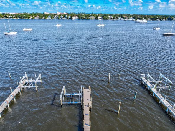 416 S Lake Drive, Lantana FL 33462