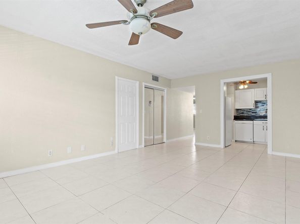 751 Pine Dr 204, Pompano Beach FL 33060