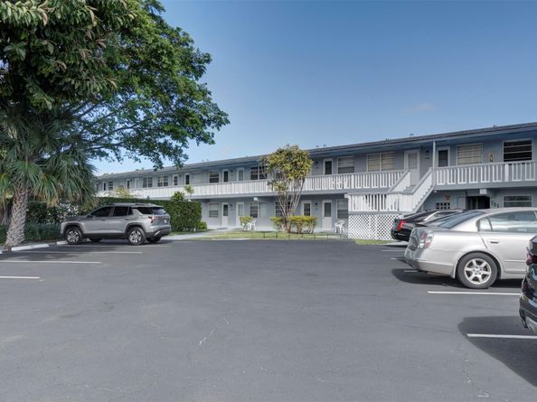 751 Pine Dr 204, Pompano Beach FL 33060
