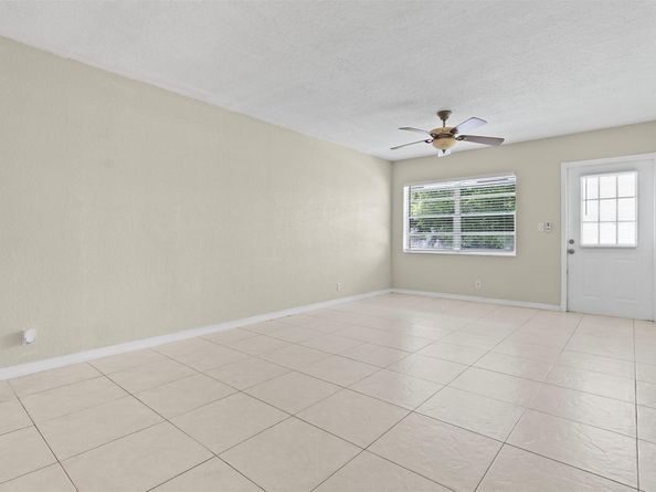 751 Pine Dr 204, Pompano Beach FL 33060