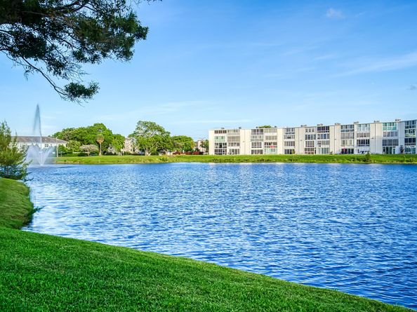 2040 Berkshire B 2040, Deerfield Beach FL 33442