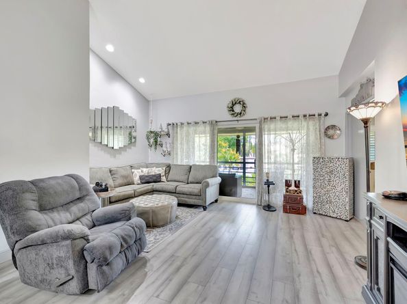 8799 Holly Ct 202, Tamarac FL 33321