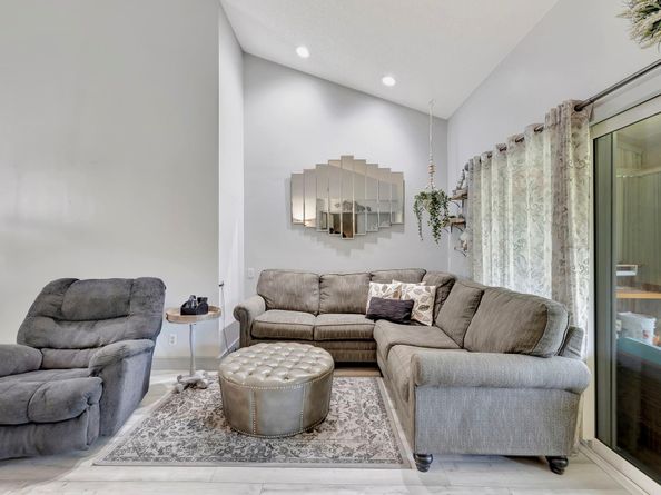 8799 Holly Ct 202, Tamarac FL 33321
