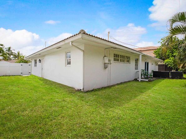 4421 NE 23rd Ave, Lighthouse Point FL 33064