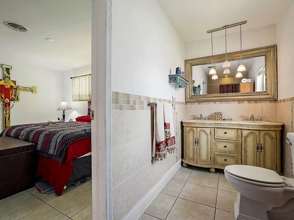 4421 NE 23rd Ave, Lighthouse Point FL 33064