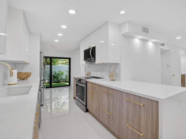 6774 Willow Wood Drive 1107, Boca Raton FL 33434
