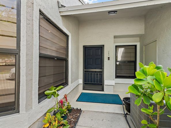 703 Saint Giles Court, Palm Beach Gardens FL 33418