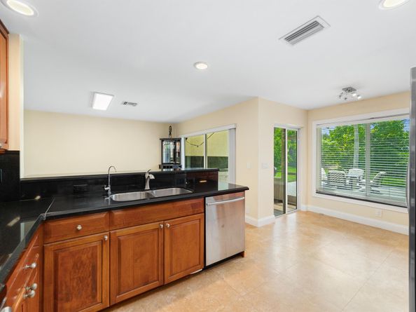 2890 NW 69th Avenue, Margate FL 33063