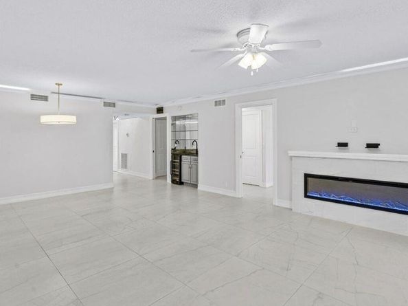 5270 Fountains Dr 102, Lake Worth FL 33467