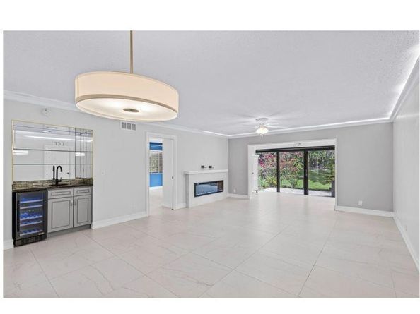 5270 Fountains Dr 102, Lake Worth FL 33467