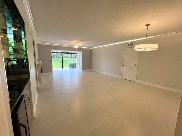 5270 Fountains Dr 102, Lake Worth FL 33467
