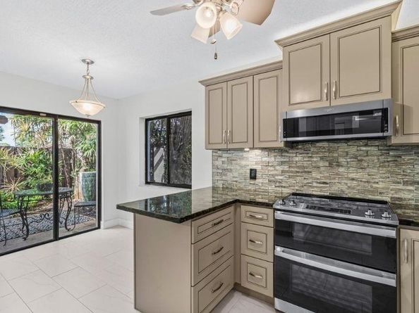 5270 Fountains Dr 102, Lake Worth FL 33467