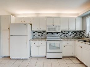 3465 Via Poinciana 103, Lake Worth FL 33467