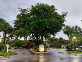 3465 Via Poinciana 103, Lake Worth FL 33467