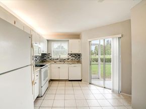 3465 Via Poinciana 103, Lake Worth FL 33467