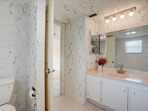 3465 Via Poinciana 103, Lake Worth FL 33467