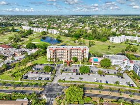 3465 Via Poinciana 103, Lake Worth FL 33467