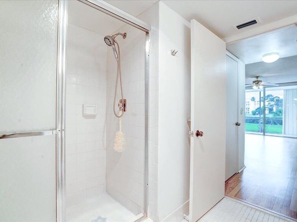 3465 Via Poinciana 103, Lake Worth FL 33467