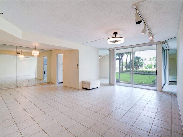 3465 Via Poinciana 103, Lake Worth FL 33467