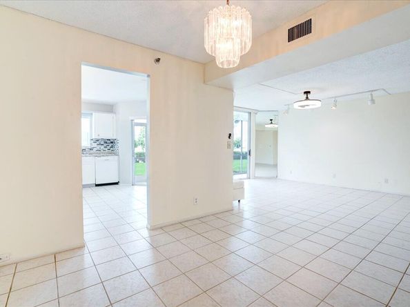3465 Via Poinciana 103, Lake Worth FL 33467
