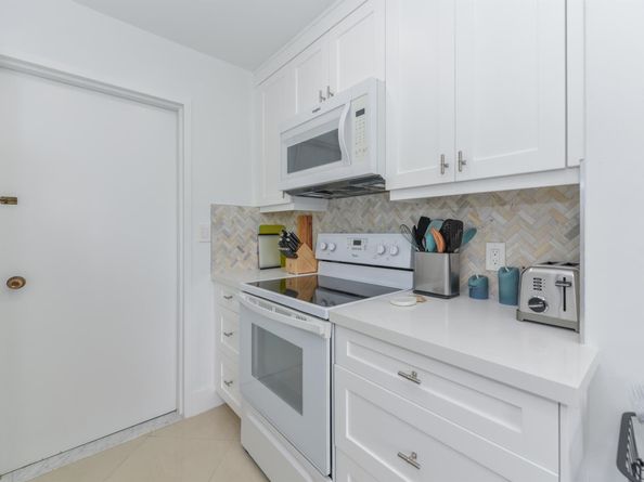 2860 S Ocean Boulevard 202, Palm Beach FL 33480