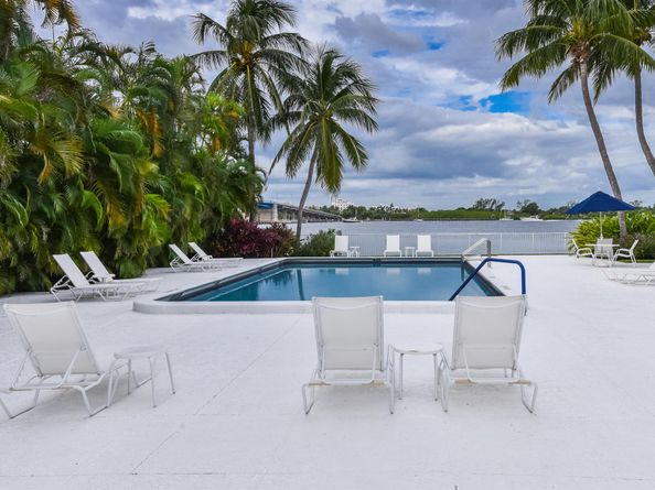 2860 S Ocean Boulevard 202, Palm Beach FL 33480