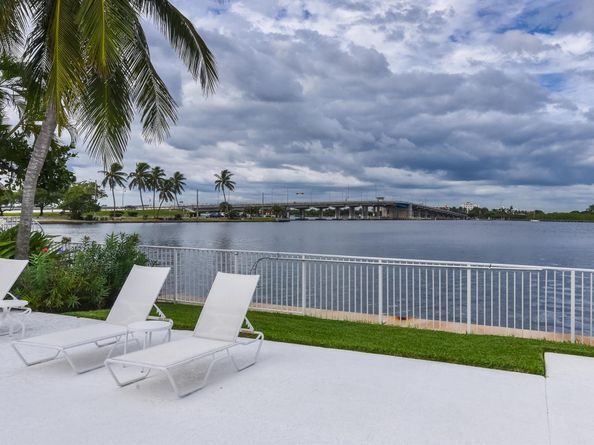2860 S Ocean Boulevard 202, Palm Beach FL 33480