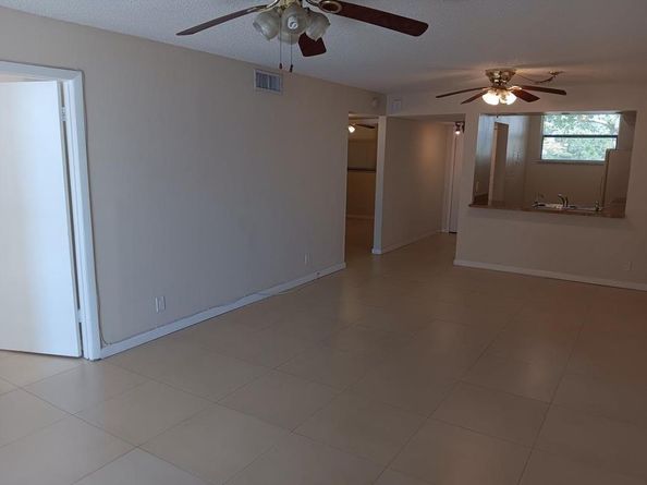 109 Lake Emerald Dr 204, Oakland Park FL 33309