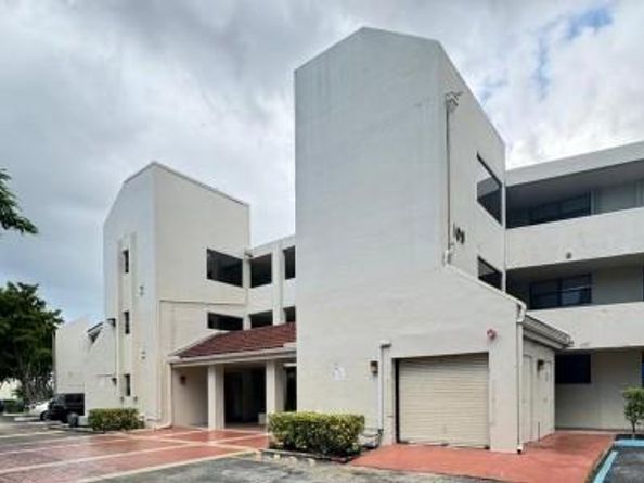 109 Lake Emerald Dr 204, Oakland Park FL 33309