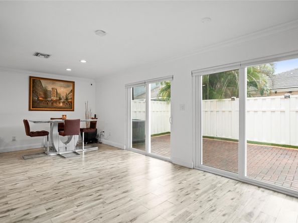 9837 NW 2nd Ct, Plantation FL 33324